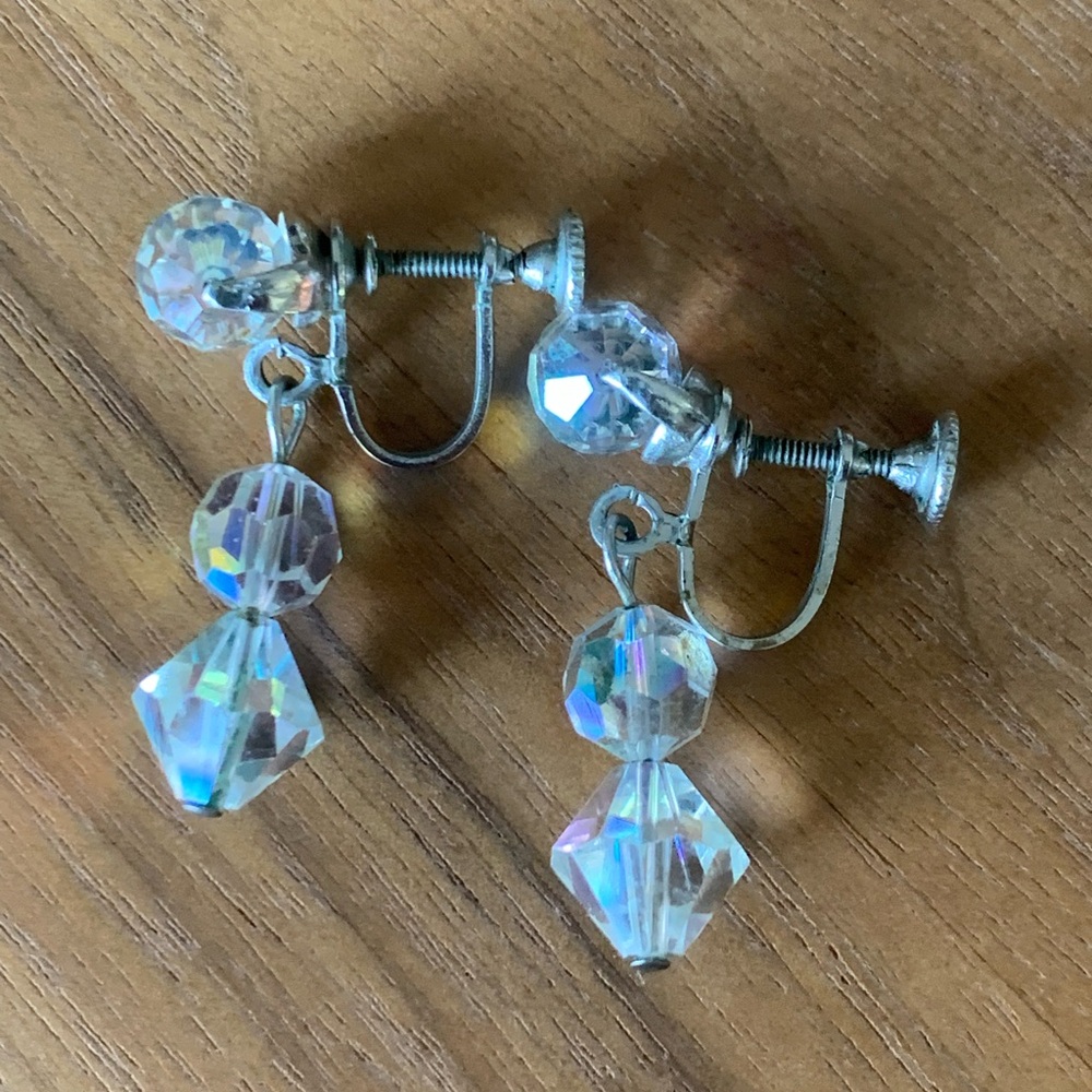 Retro 50’s Screwback Crystal Earrings. 3 stones dangle 1.25”. Simple elegance.